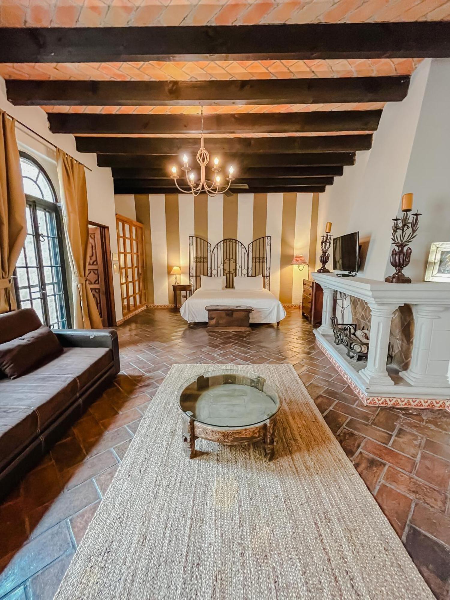 Casa Liza Bed & Breakfast ซานมิเกล เด อาเญนเด ภายนอก รูปภาพ